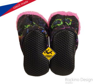 Softshellové capáčky s protiskluzem ROCKINO Premium Antislip vzor 6451 - květy/růžové